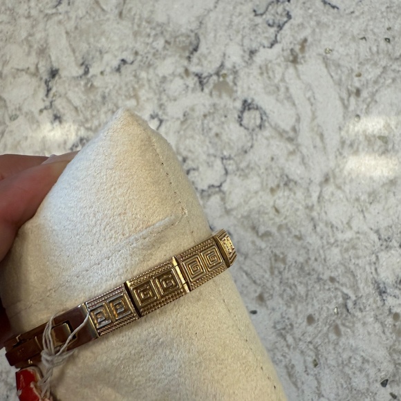 Pre-Owned  Vintage Women's Squared gold tone Anne Klein wristwatch - Picture 5 of 7